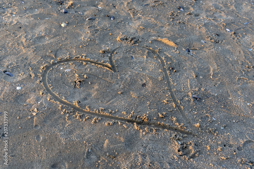 In den Sand gemaltes Herz