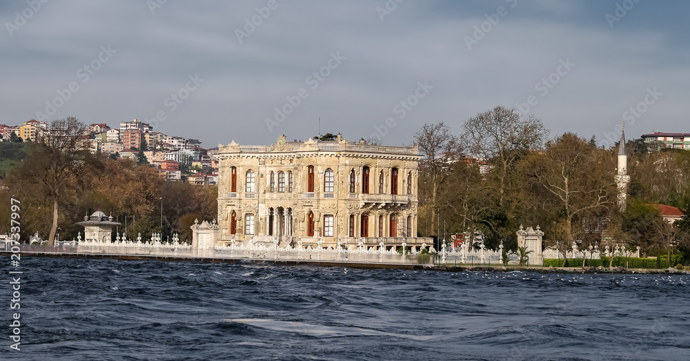 Naklejka premium Kucuksu Palace in Istanbul City, Turkey