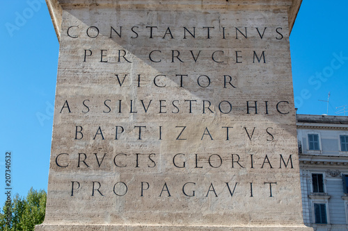 Inscription obélisque Saint-Jean-du-Latran conversion Constantin