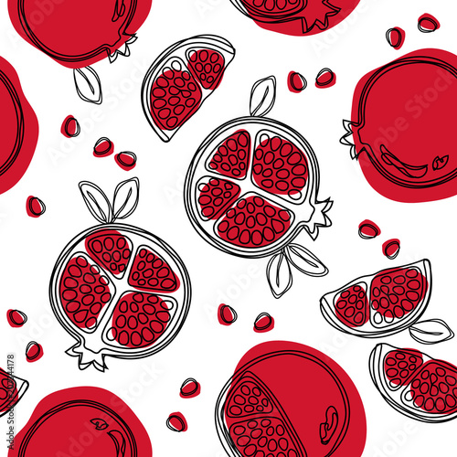 Hand drawn vector seamless pattern in doodle style. Continuous line drawing.