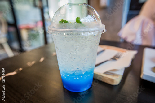 Tea, lemon soda, is a new menu of drinks. Make delicious The body is refreshing and refreshed throughout the journey. Visible in cafes or desserts.
