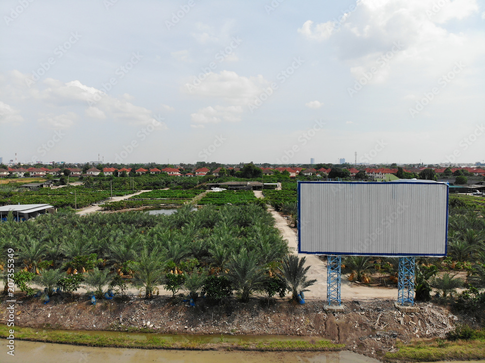 Obraz premium Blank big billboard for advertising against blue sky. Big blank billboard sign with white color background