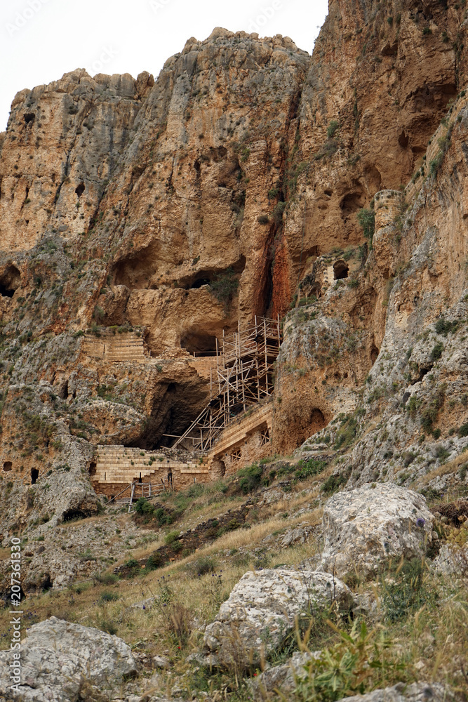 Arbel caves
