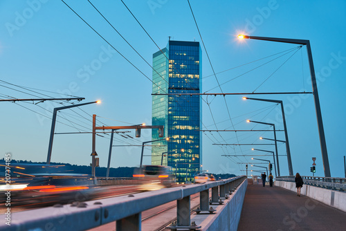 Zürich Hardbrücke, Abendverkehr, verwischte Fahrzeuge, Stromleitungen, Hochhaus Prime Tower, Abenddämmerung, Beleuchtungen photo
