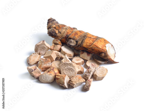 Φωτογραφία Dried medicinal herbs raw materials isolated on white