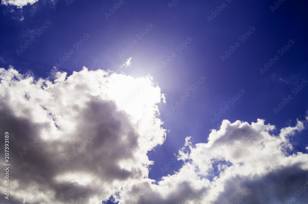 Obraz premium Blue sky with light gray clouds