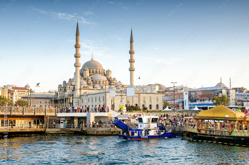 Fototapeta premium ISTANBUL, TURKEY - October 6, 2015: View of the Suleymaniye Mosque and fishing boats in Eminonu, Istanbul, Turkey