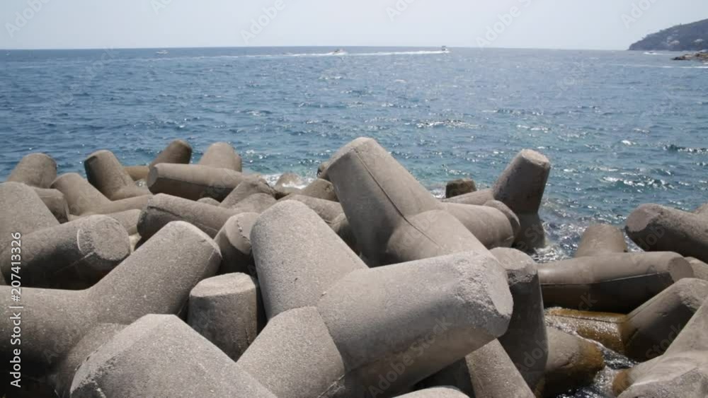 coastal protection in Italy - tetrapods - pan coastal protection in Italy - tetrapods - pan