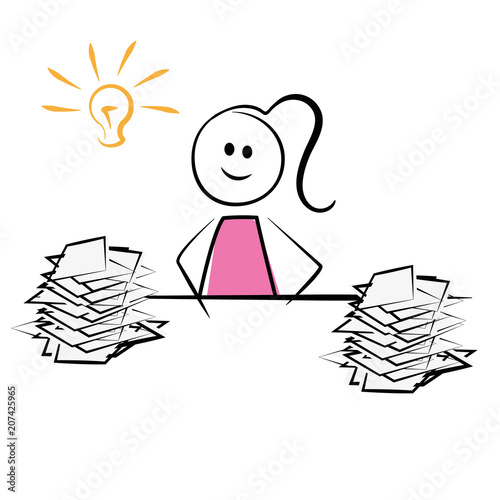 Frau hat eine Idee am Arbeitplatz