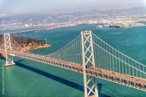 Fototapeta Widok z lotu ptaka San Francisco Bay Bridge z helikoptera