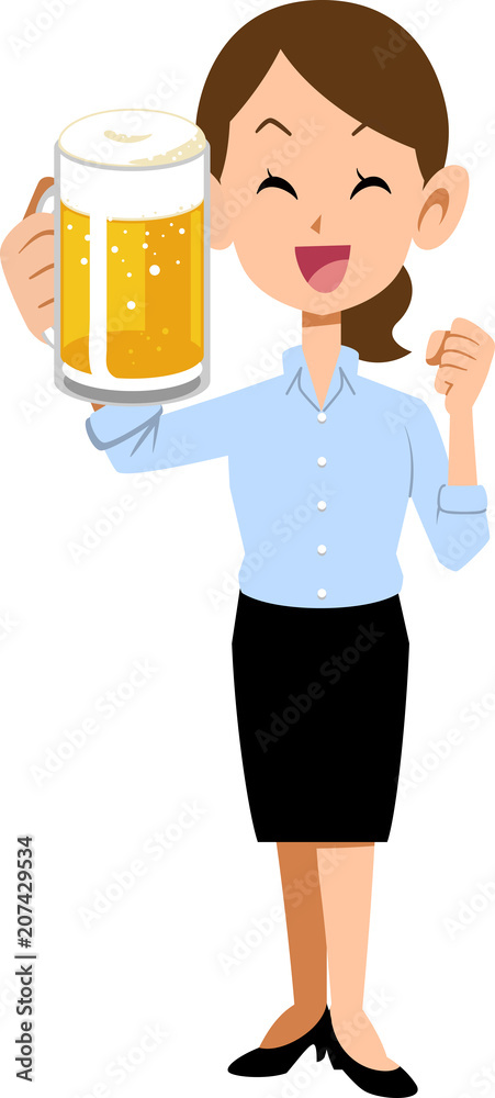 ビールで乾杯する夏服の女性
