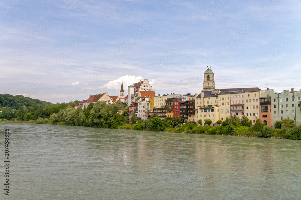 Wasserburg, Germany – malowniczy krajobraz miasta nad rzeką. Wasserburg, Germany – malowniczy krajobraz miasta nad rzeką.