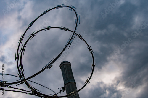 Low Angle Barbed Wire Loops