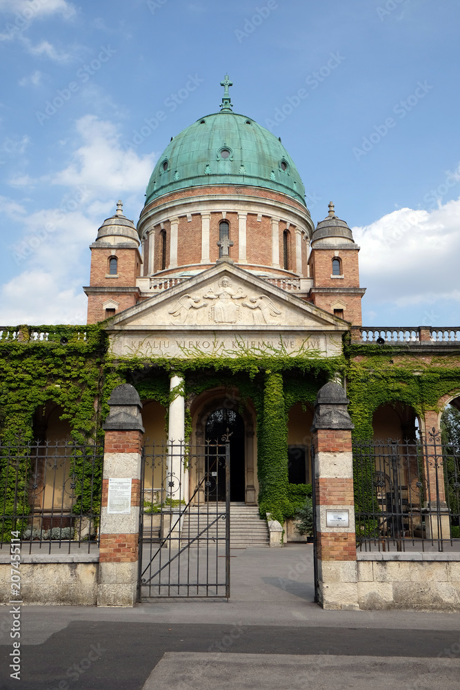 Obraz premium Church of Christ the King, Mirogoj cemetery in Zagreb, Croatia 