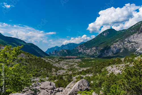 Sarcatal Bergsturz Steinwüste bei Dro am Gardasee