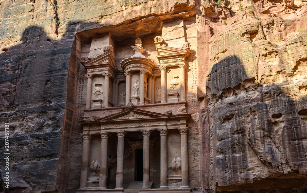 Naklejka premium The Treasury at sunrise in Petra, Jordan
