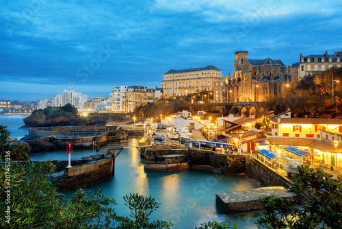 Cuadro en lienzo Biarritz Old Town, Basque Country, France, at night