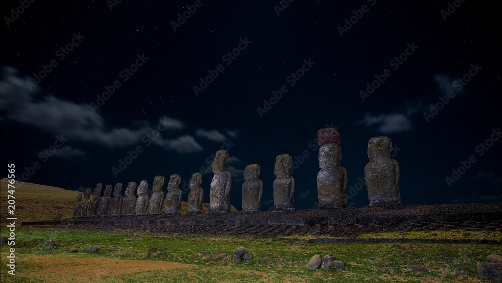 Ahu (funerary plataform) Tongariki, the greatest in Easter Island, with 15 moais about 12 metres high each.