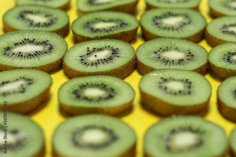 Obraz premium Kiwi w plasterkach