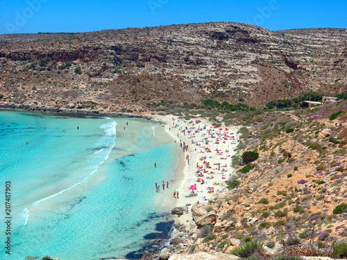 Cuadro en lienzo small gulf with the blue sea and the bathers on the beach
