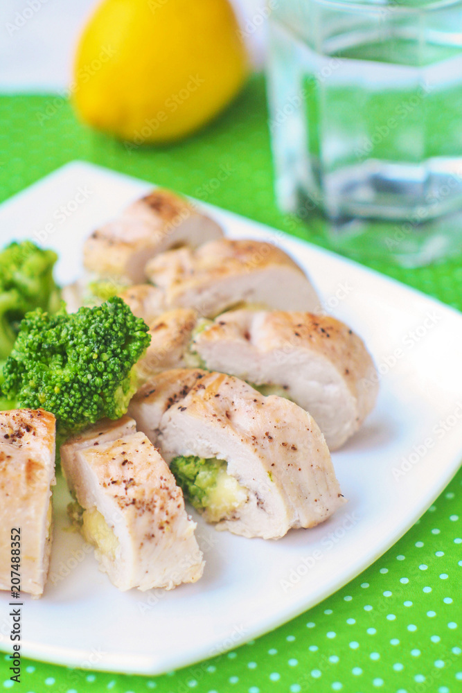 Chicken rolls with broccoli