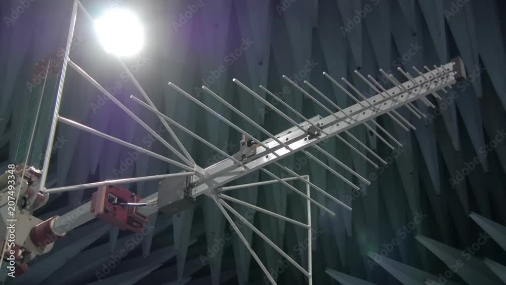 antenna for electromagnetic compatibility studies in radio-frequency anechoic chambers