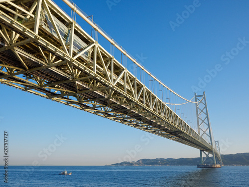 兵庫 舞子海上プロムナードから見る明石海峡大橋
