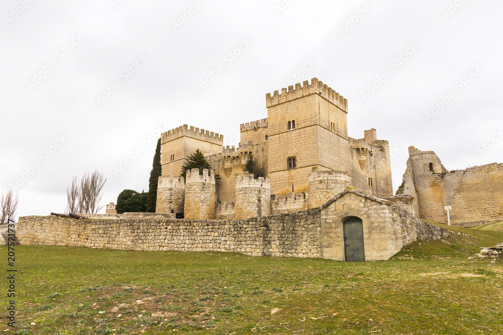 Castillo medieval de Ampudia del Siglo XV. Provincia de Palencia. España