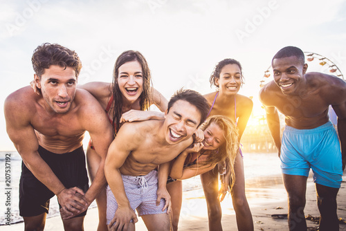 Friends having fun on the beach © oneinchpunch