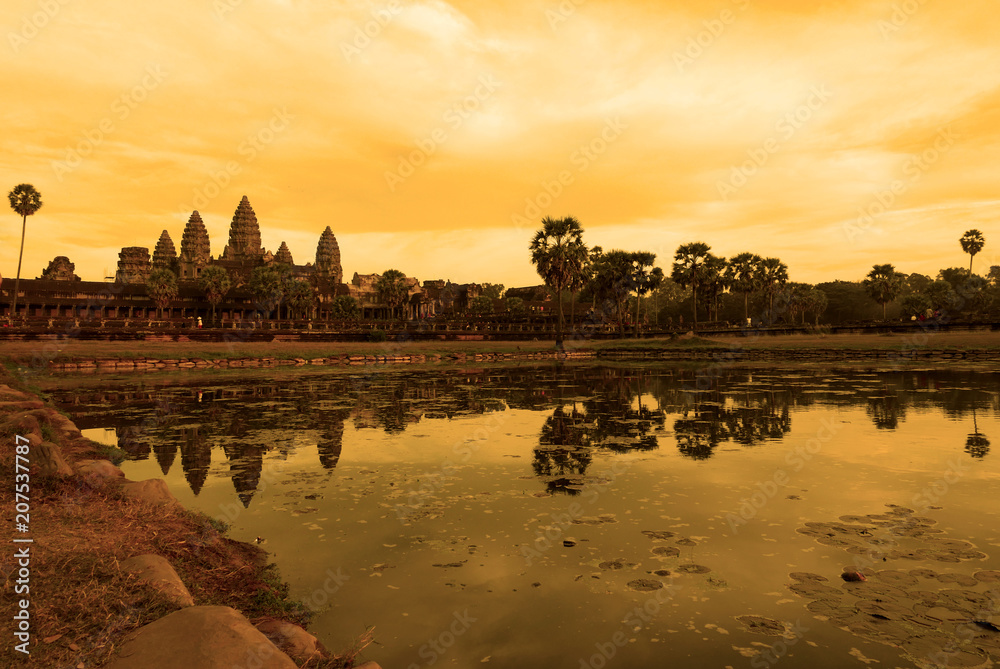 Naklejka premium Angkor Wat sunset