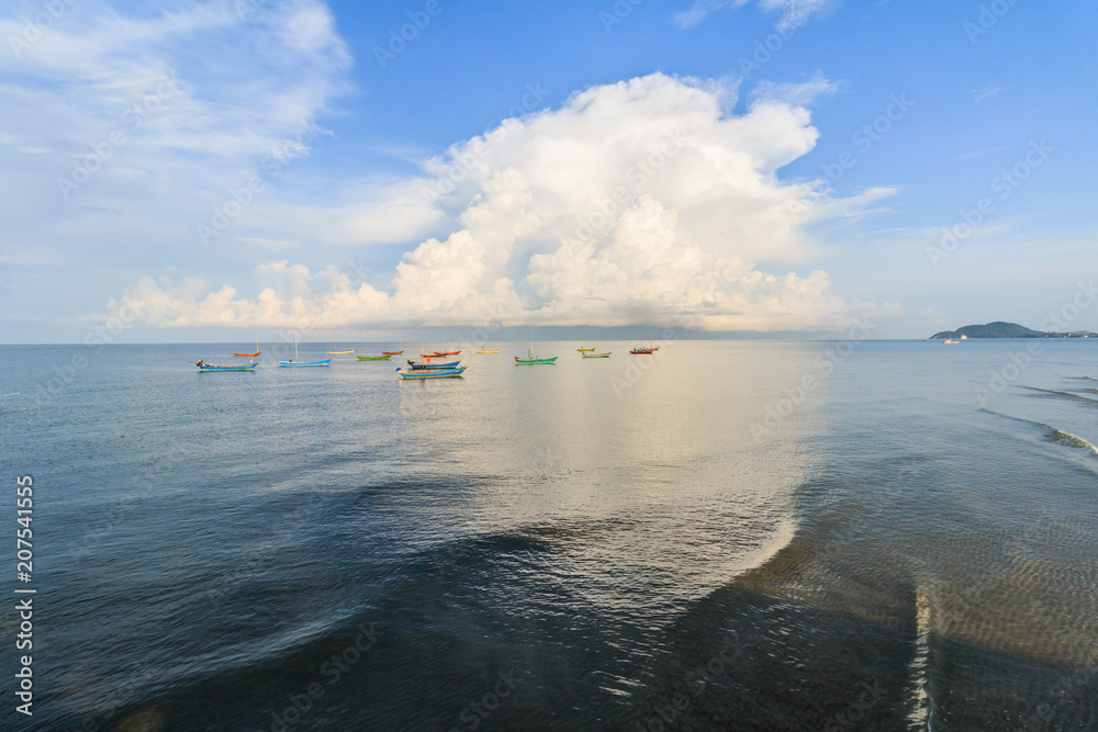 Fototapeta premium Sandy beaches and colorful fishing boats