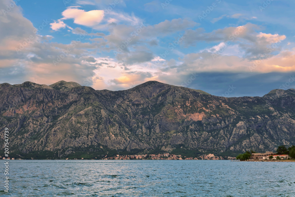 Fototapeta premium Sea sunset on mountains background