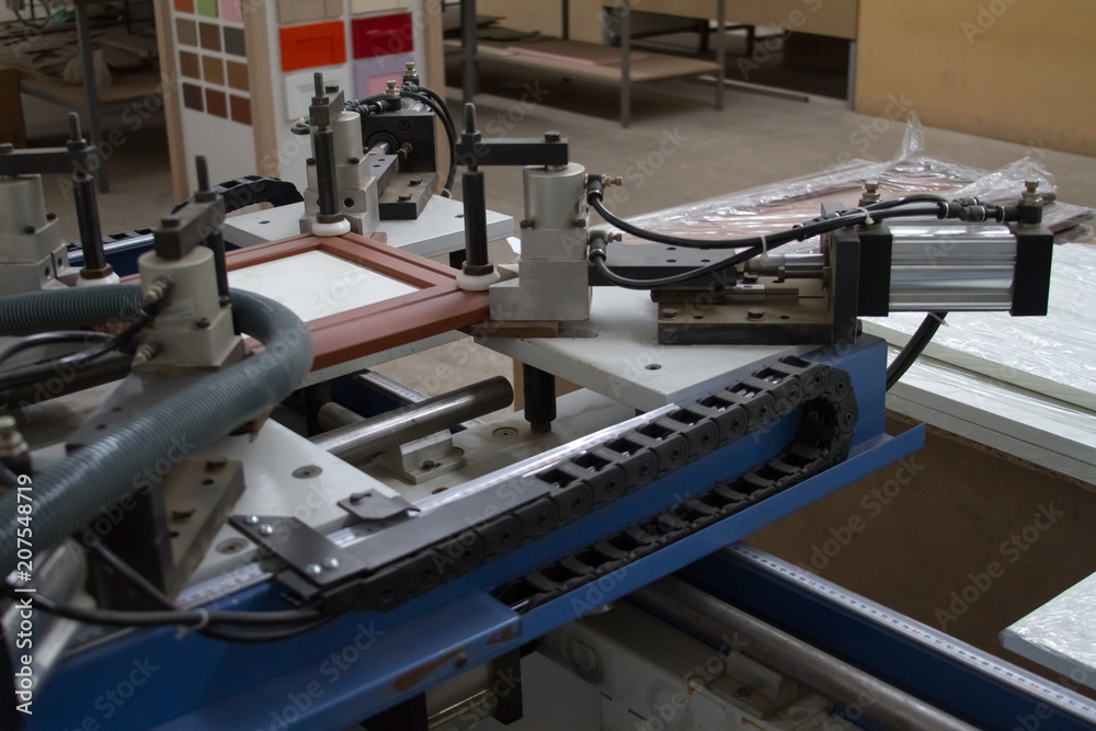 A machine for the production of furniture. Gluing under pressure.