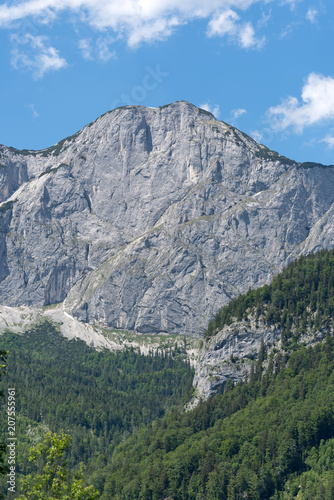 Markante Felswand des Backenstein im Toten Gebirge, Österreich