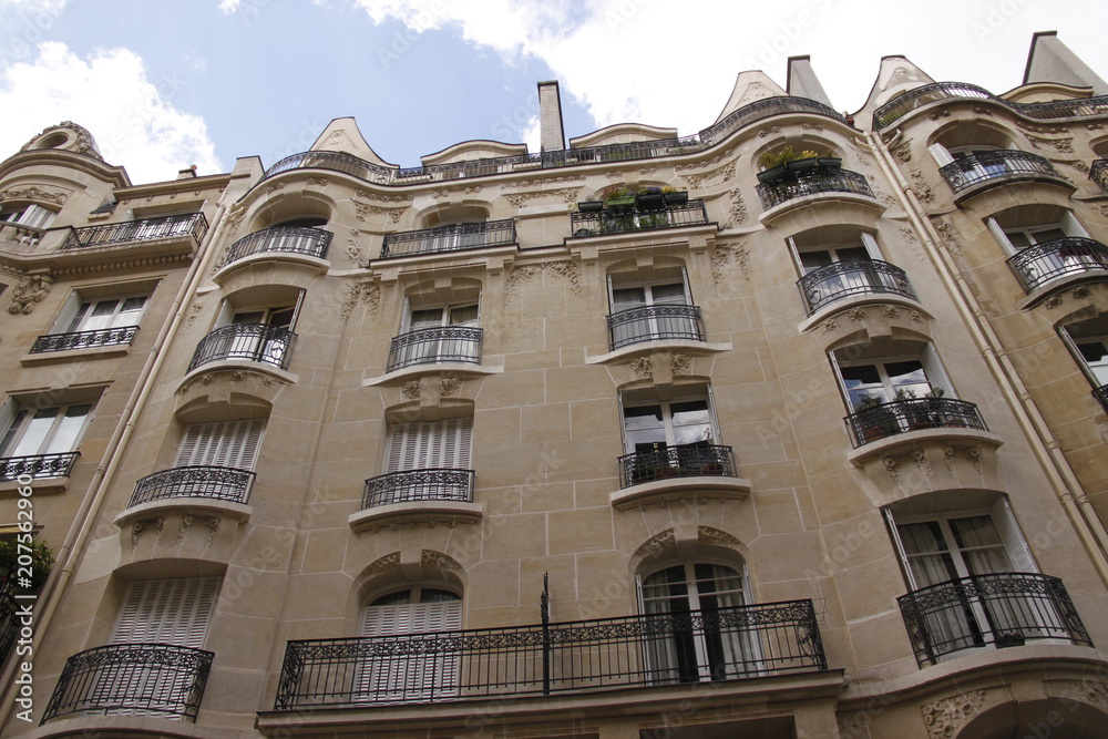 Immeuble ancien du quartier de la Plaine Monceau à Paris Immeuble ancien du quartier de la Plaine Monceau à Paris