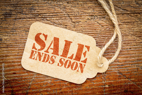 Foto Sale ends soon sign on price tag