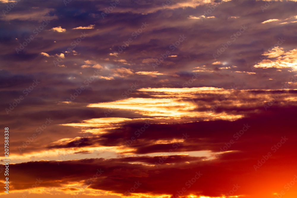 Obraz premium colorful dramatic sky with cloud at sunset.