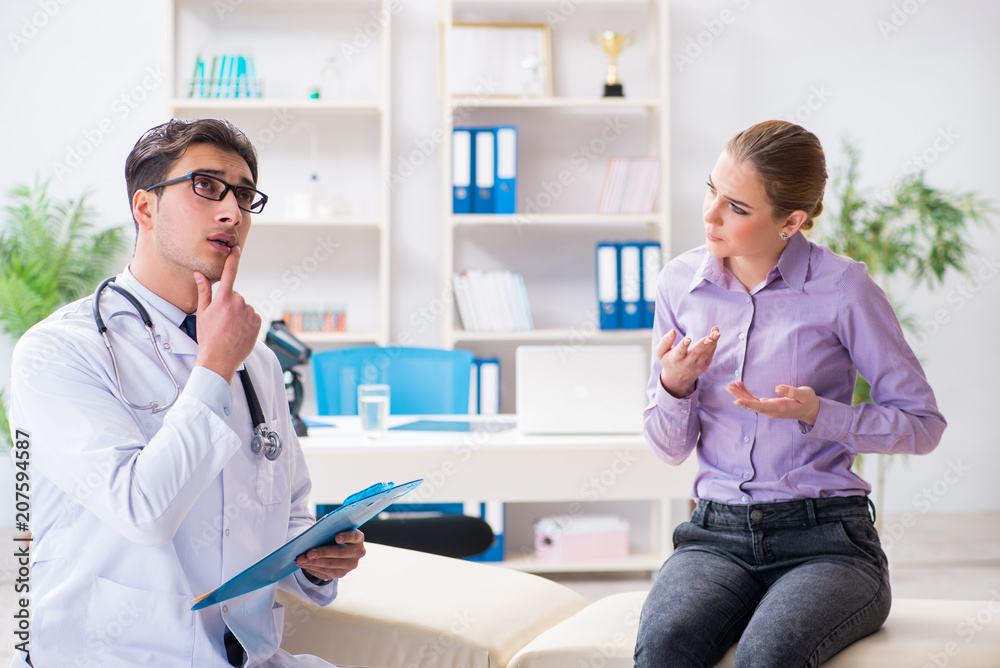 Obraz premium Patient visiting doctor for medical check-up in hospital