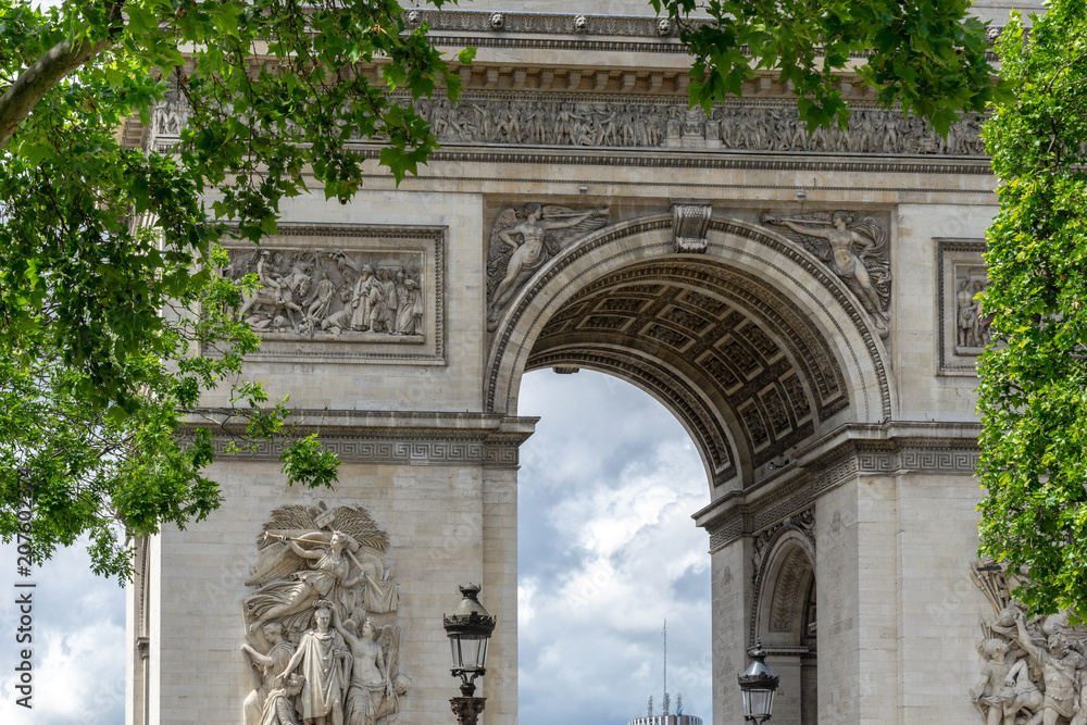 arc de triomphe gate in paris