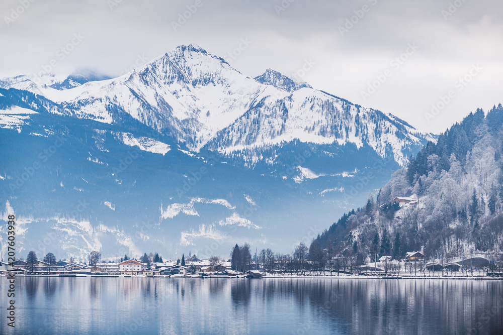 Fototapeta premium Winter landscape on the beautiful lake Zell am See. Austria