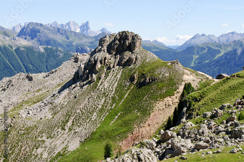 Kleine Ciampaz-Spitze in der Rosengartengruppe in den Dolomiten photo