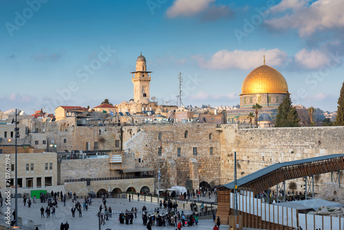 Temple Mount in the old city of Jerusalem, including the Western Wall and golden Dome of the Rock, Jerusalem, Israel.