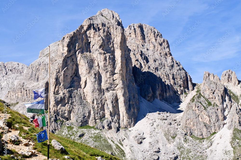 Mugoni-Spitze im der Rosengarten in den Dolomiten Mugoni-Spitze im der Rosengarten in den Dolomiten