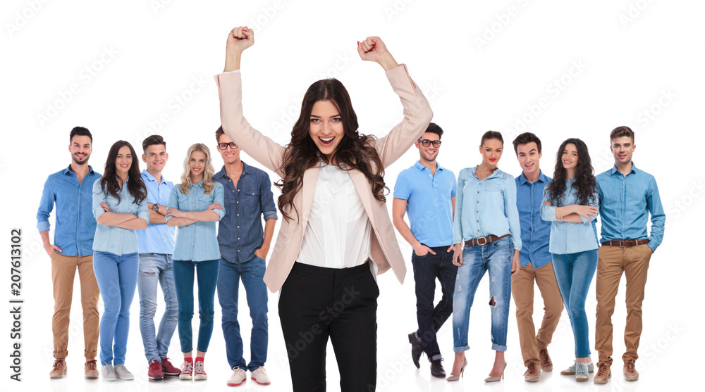 Obraz premium celebrating businesswoman leader standing in front of her winner group