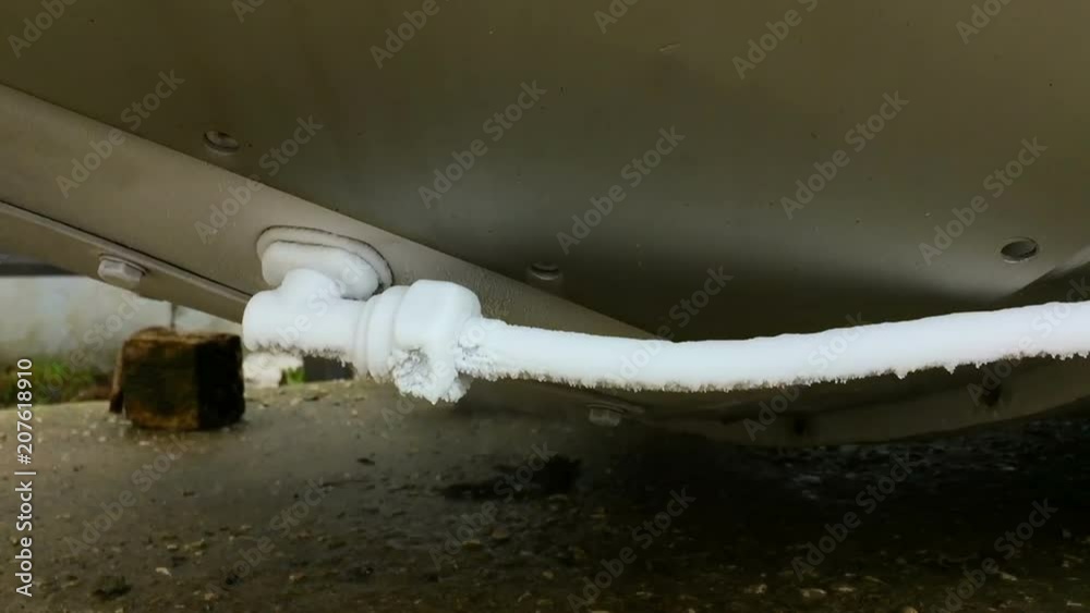 Nitrogen hose on tank