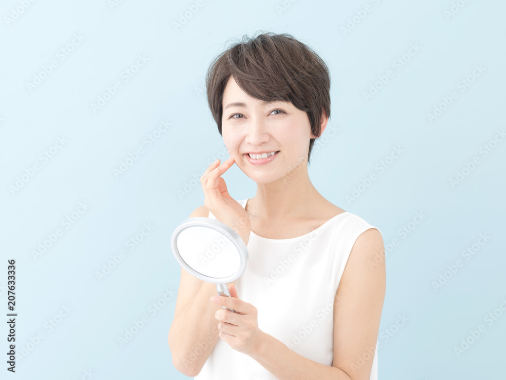 女性・ブルーバック 女性・ブルーバック