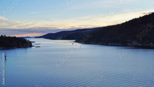 Inseln im Fjord in Norwegen