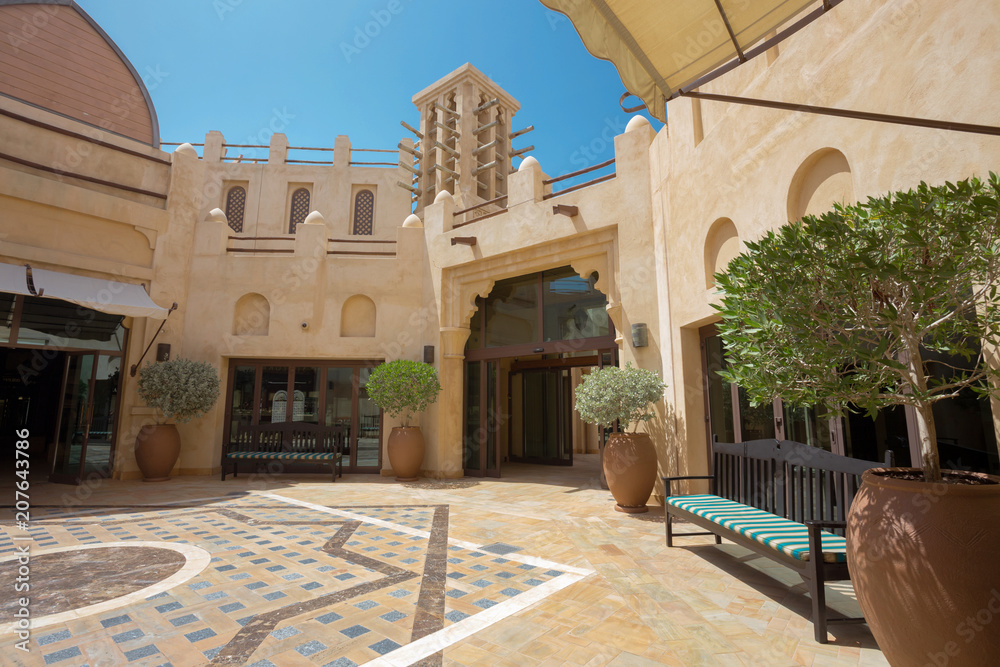 Obraz premium the Souk Madinat Jumeirah.Madinat Jumeirah encompasses hotels, shop and traditional Arabic houses