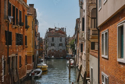 Obraz Krajobraz Wenecji - piękne i kolorowe budynki nad kanałem