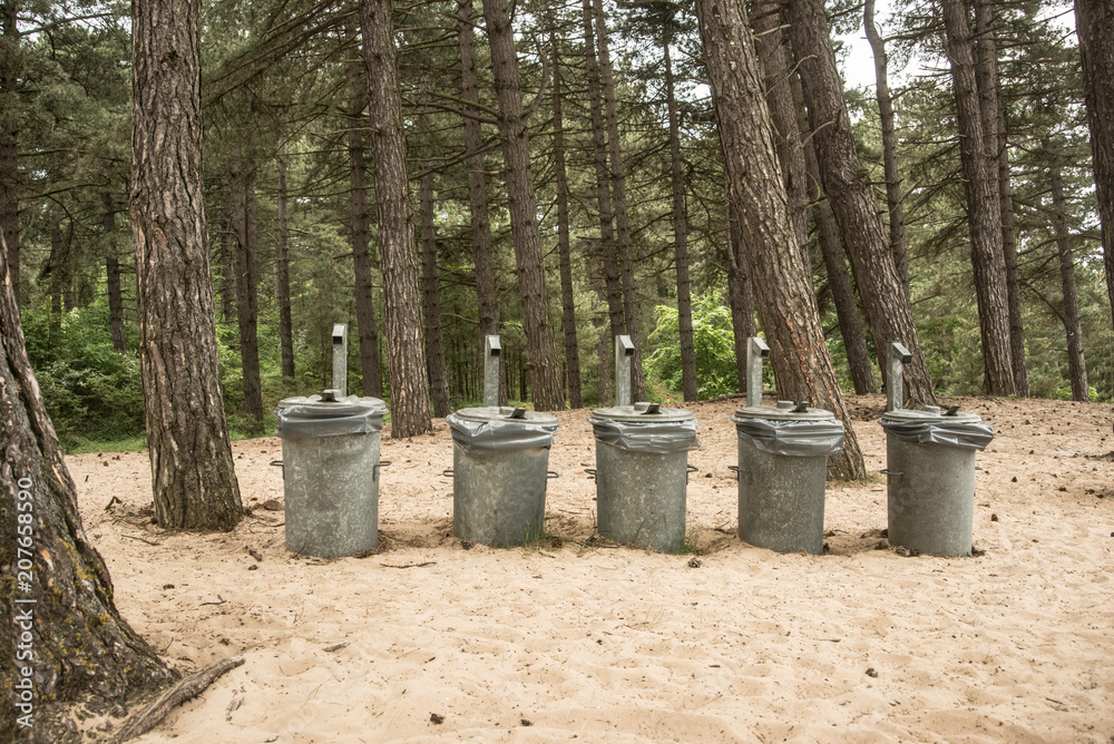 City trash cans City trash cans